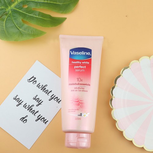 Kem dưỡng trắng da Vaseline 10x 320ml